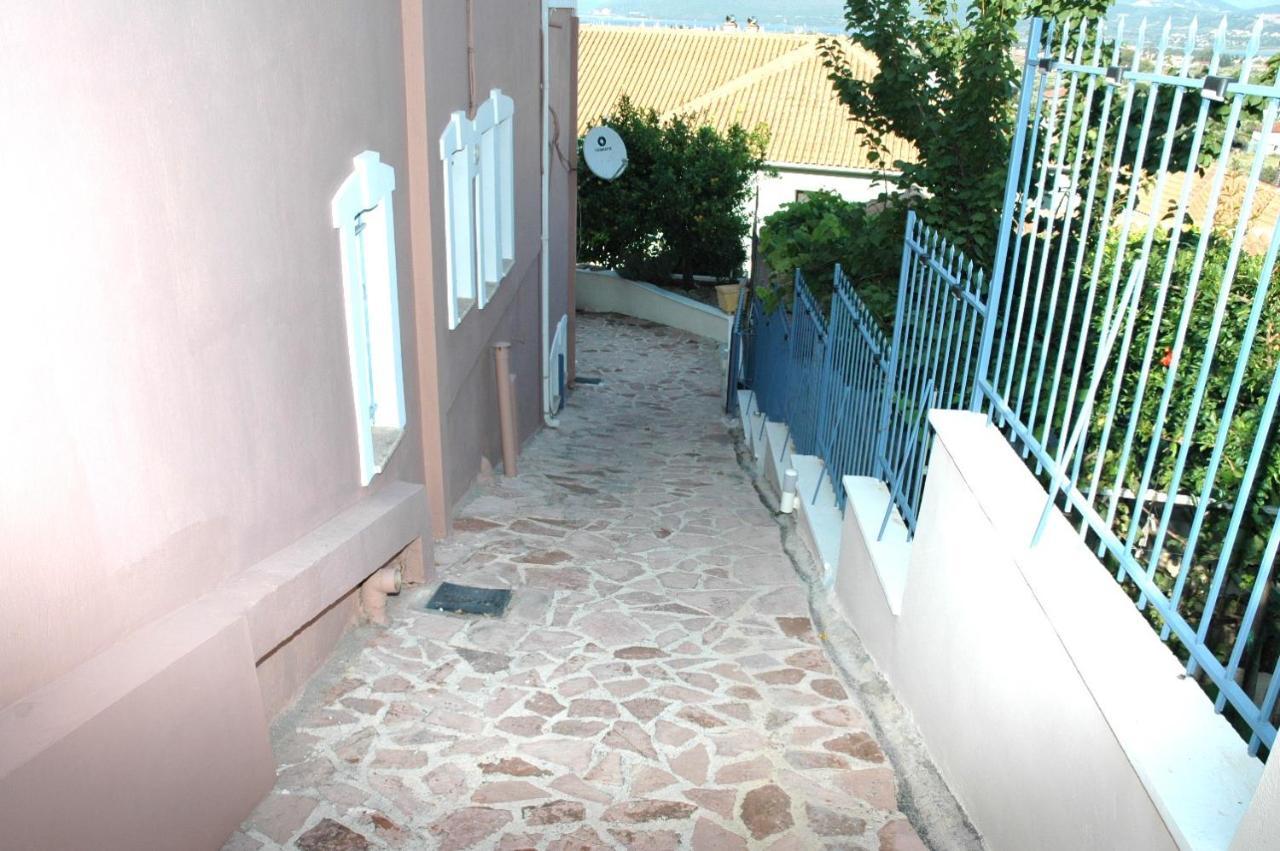 A L' Aise Studios Apolpaina Bagian luar foto