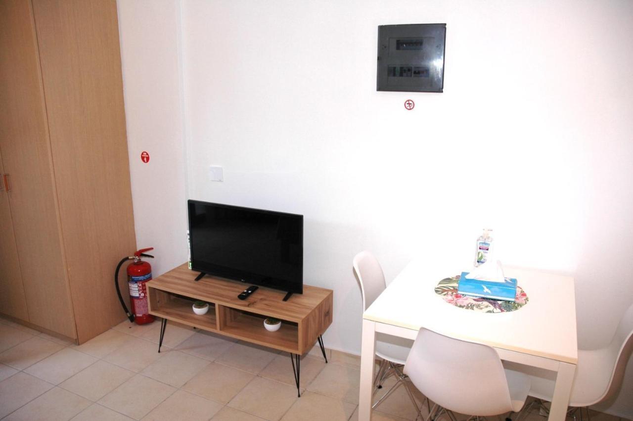 A L' Aise Studios Apolpaina Bagian luar foto
