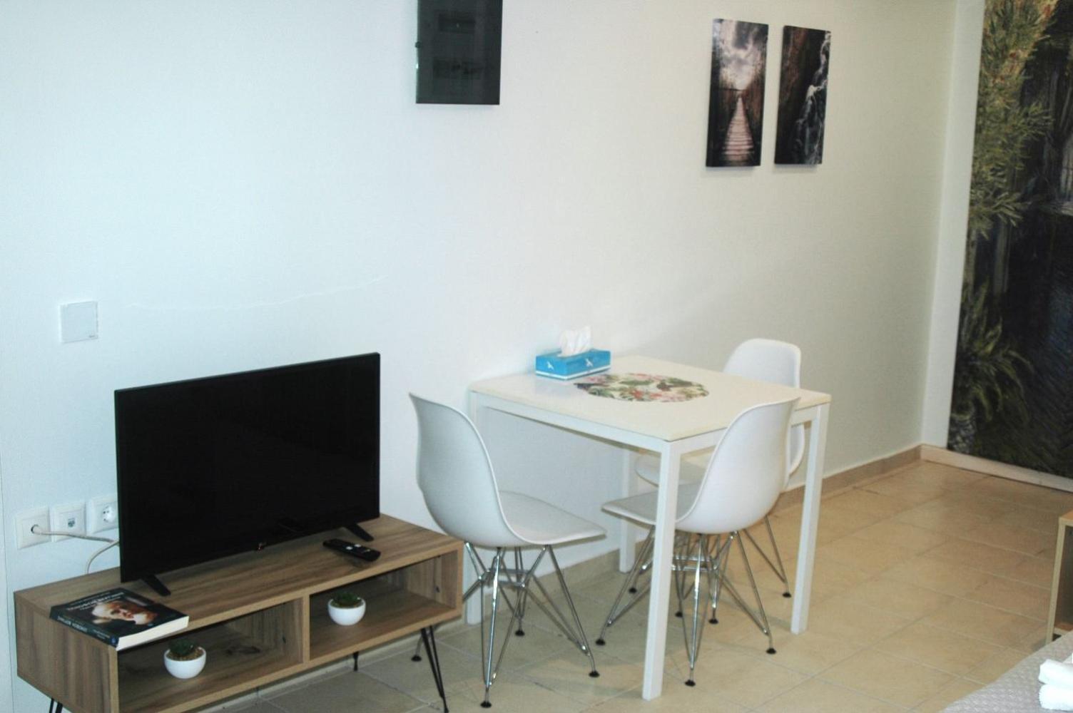 A L' Aise Studios Apolpaina Bagian luar foto